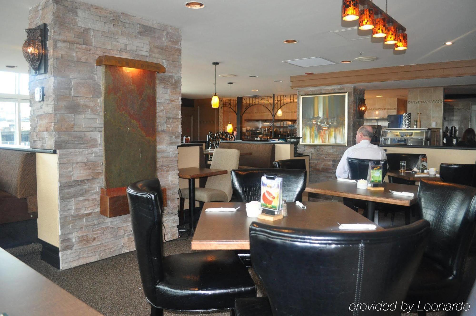 Готель Doubletree By Hilton St. John'S Harbourview Ресторан фото